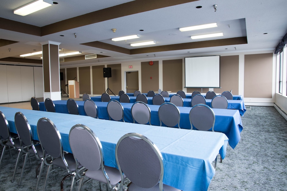 Highliner Plaza Hotel Conference Centre 44/56