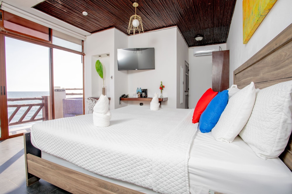 Hotel Los Farallones 10/70