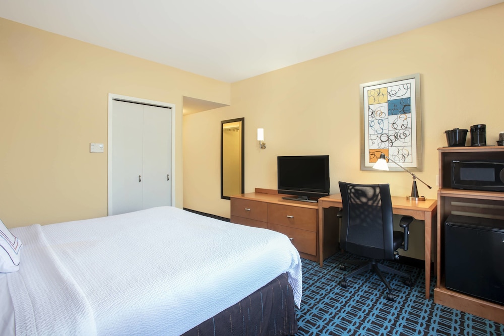 Fairfield Inn Suites By Marriott Lakeland Plant City 12/48