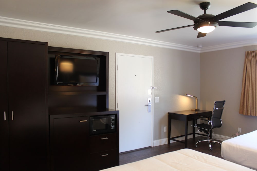 Inn At Highway 1 42/61