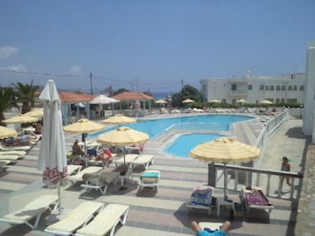 Kamari Bay Hotel 6/7