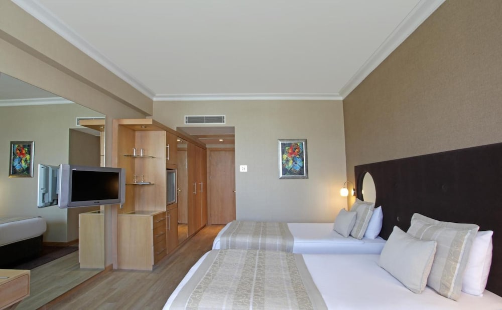 Wow Airport Hotel 15/50