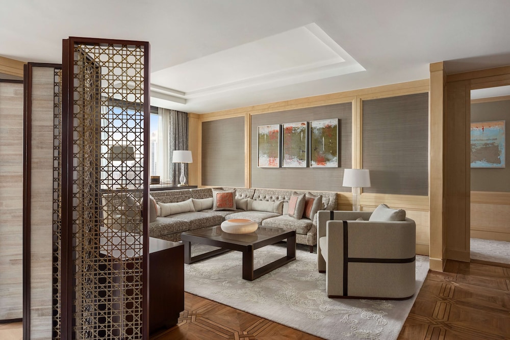 Shangri La At the Fort Manila 56/111