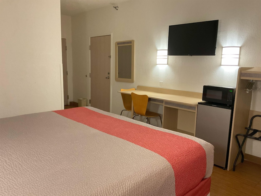 Motel6 Pearl, MS - Jackson Airport 19/30
