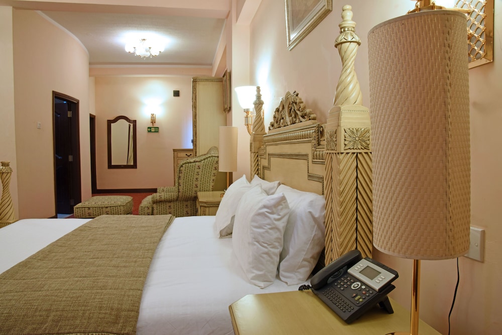 Imperial Royale Hotel 27/66