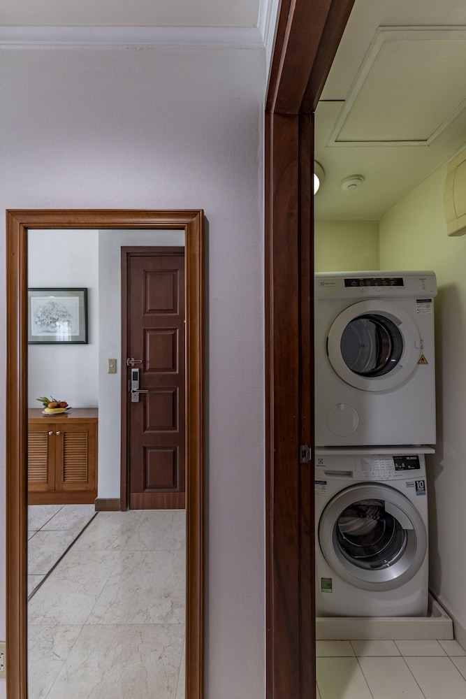 Garden View Court Serviced Apartments 49/50