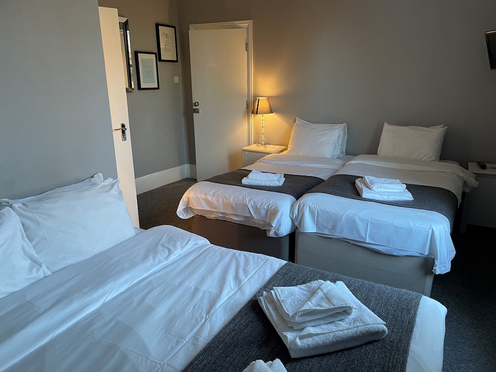 ROOM, QUADRUPLE