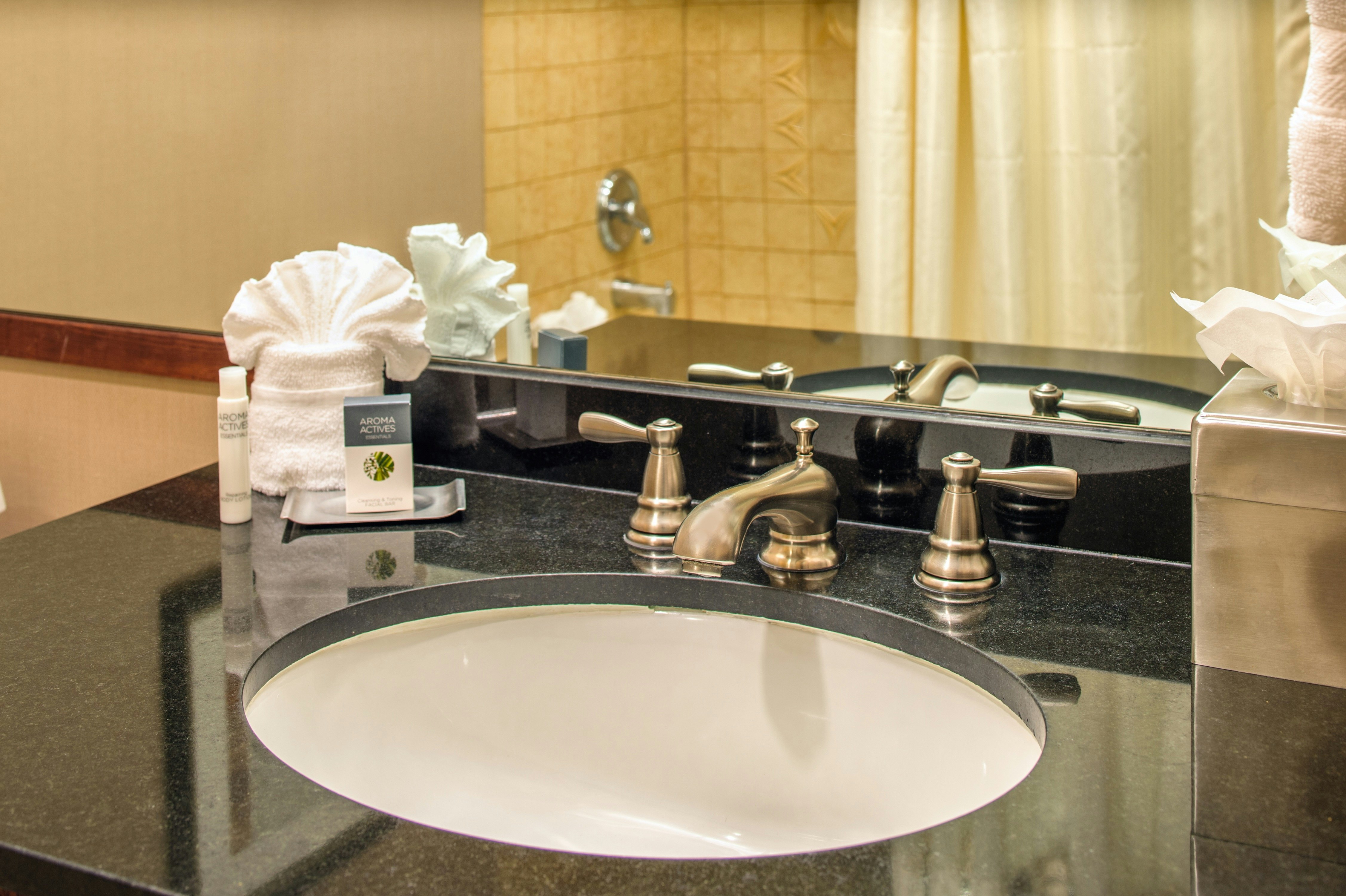 room, 2 queen beds, balcony, Doubletree By Hilton Hotel Portland 6/6
