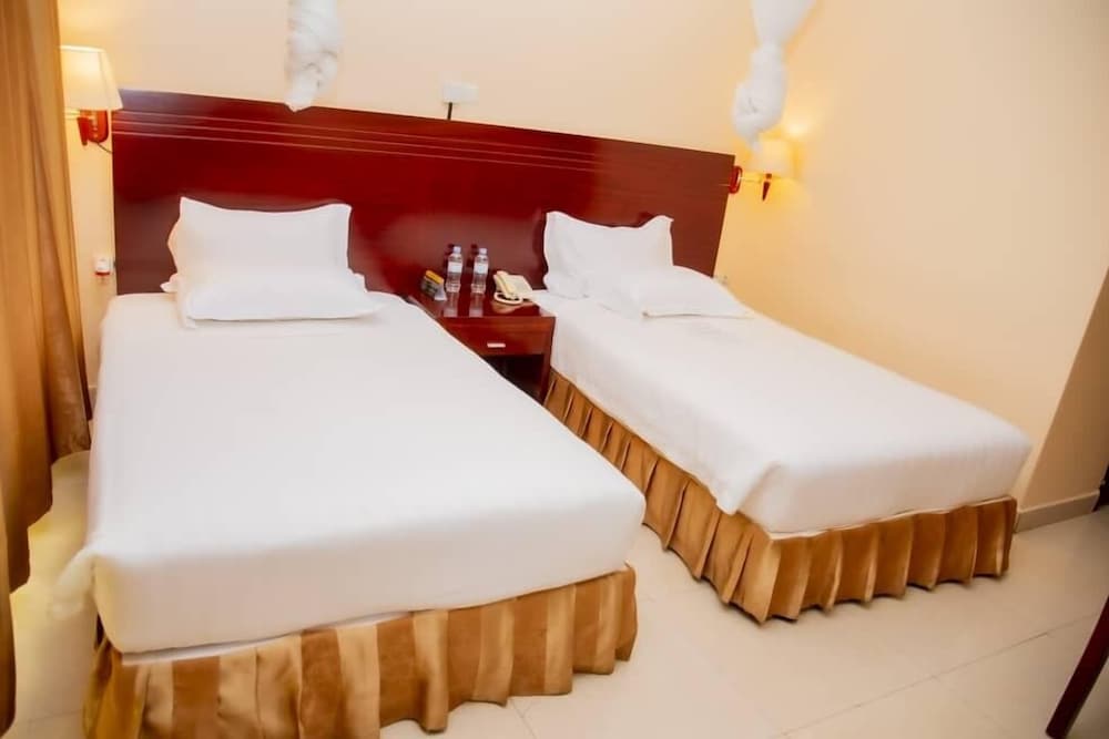 Nobleza Hotel 2/50