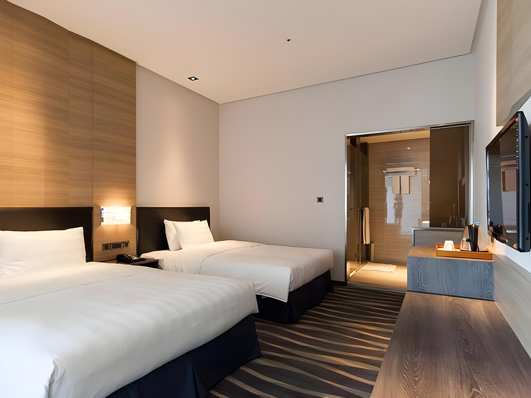 Harbor, 2 Queen Beds, Corner
