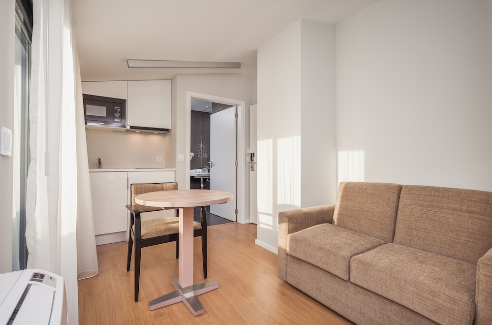 Essence Inn Marianos 46/67