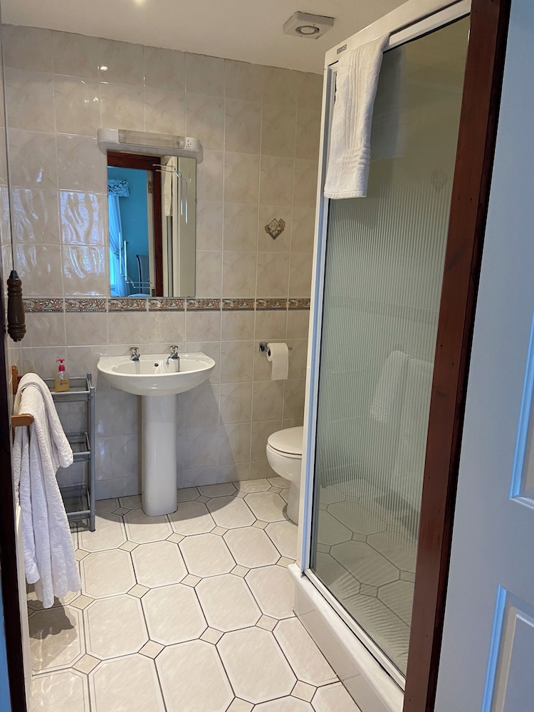 Shawlee Cottage - B&B 36/38