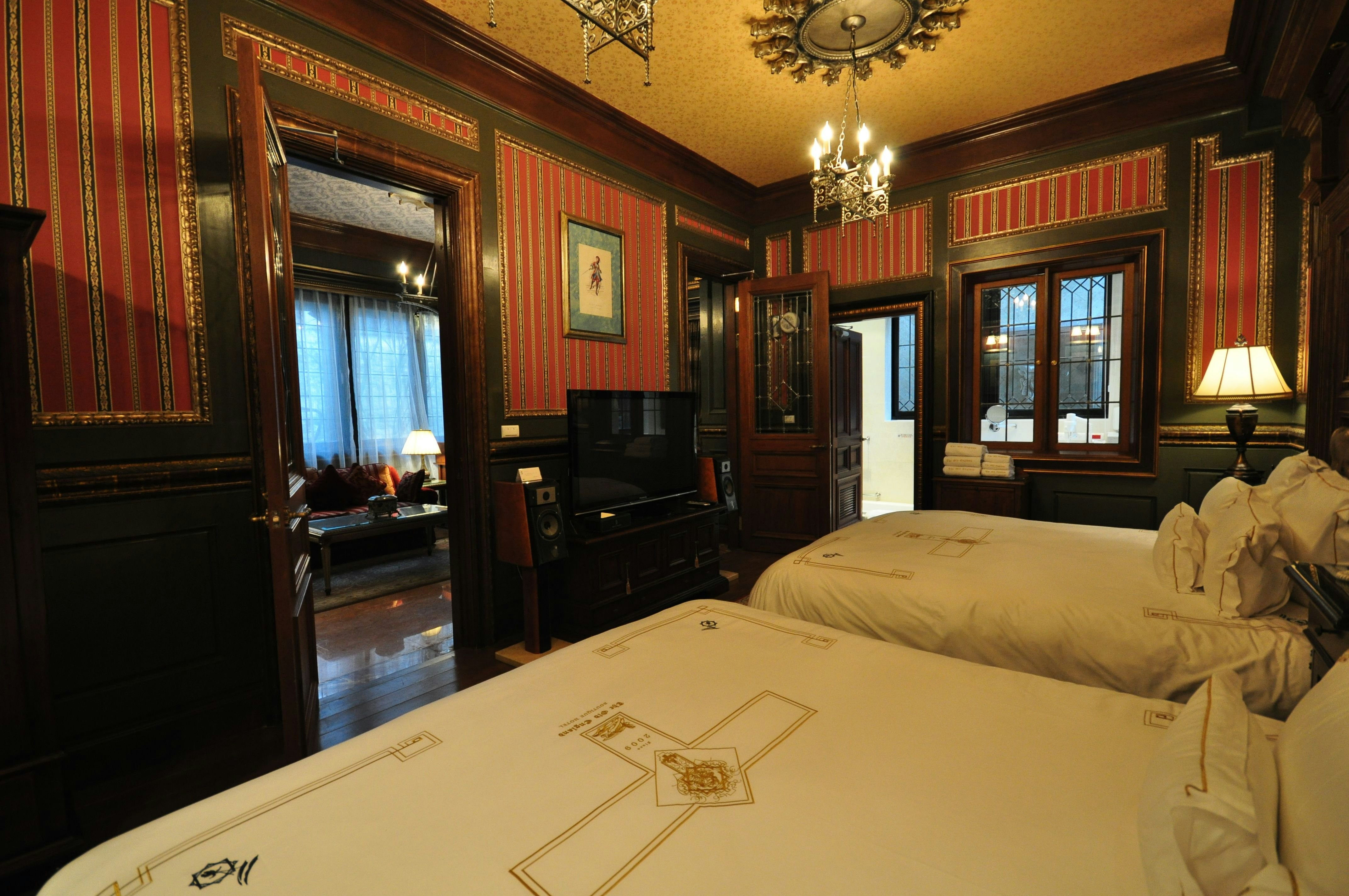 The Old England Manor 17/61