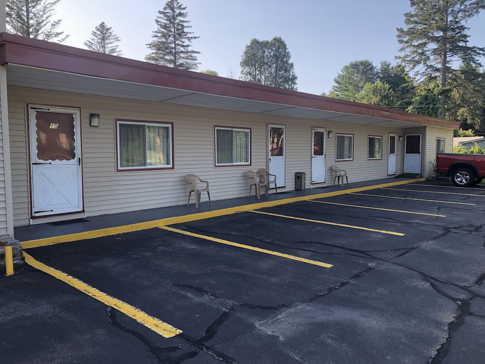 Claremont Motor Lodge 4/29