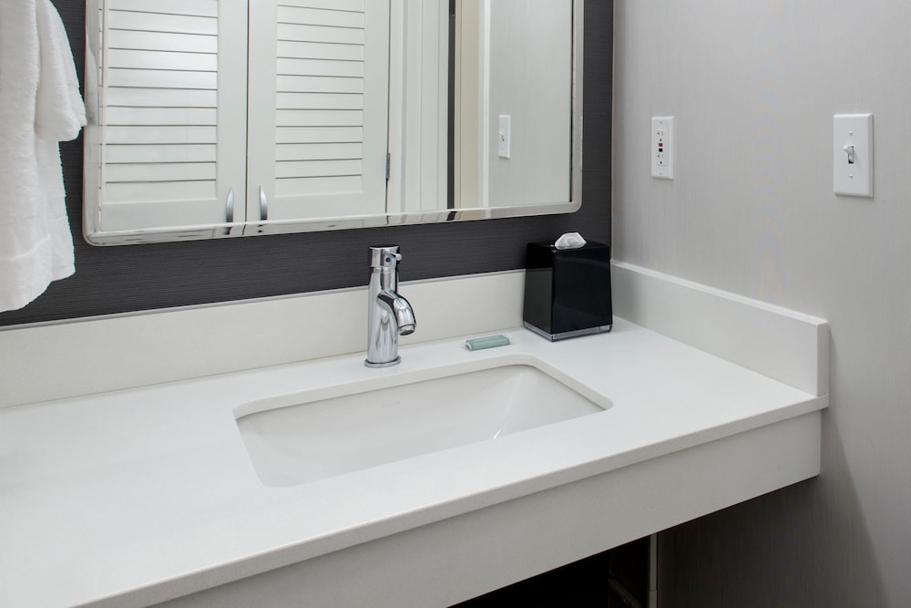 Courtyard by Marriott Silver Spring North/White Oak 9/38