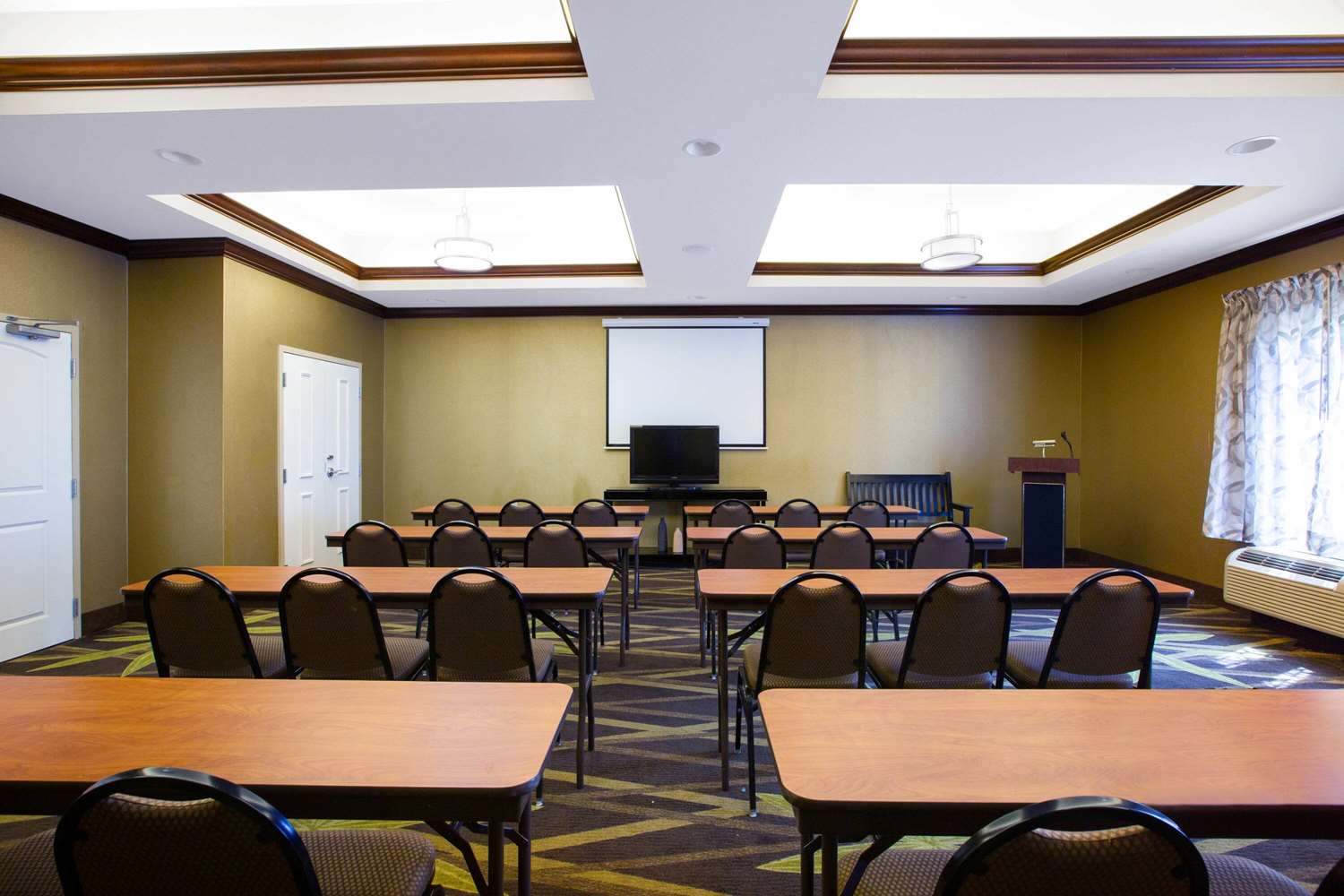La Quinta Inn & Suites by Wyndham Tupelo 38/48