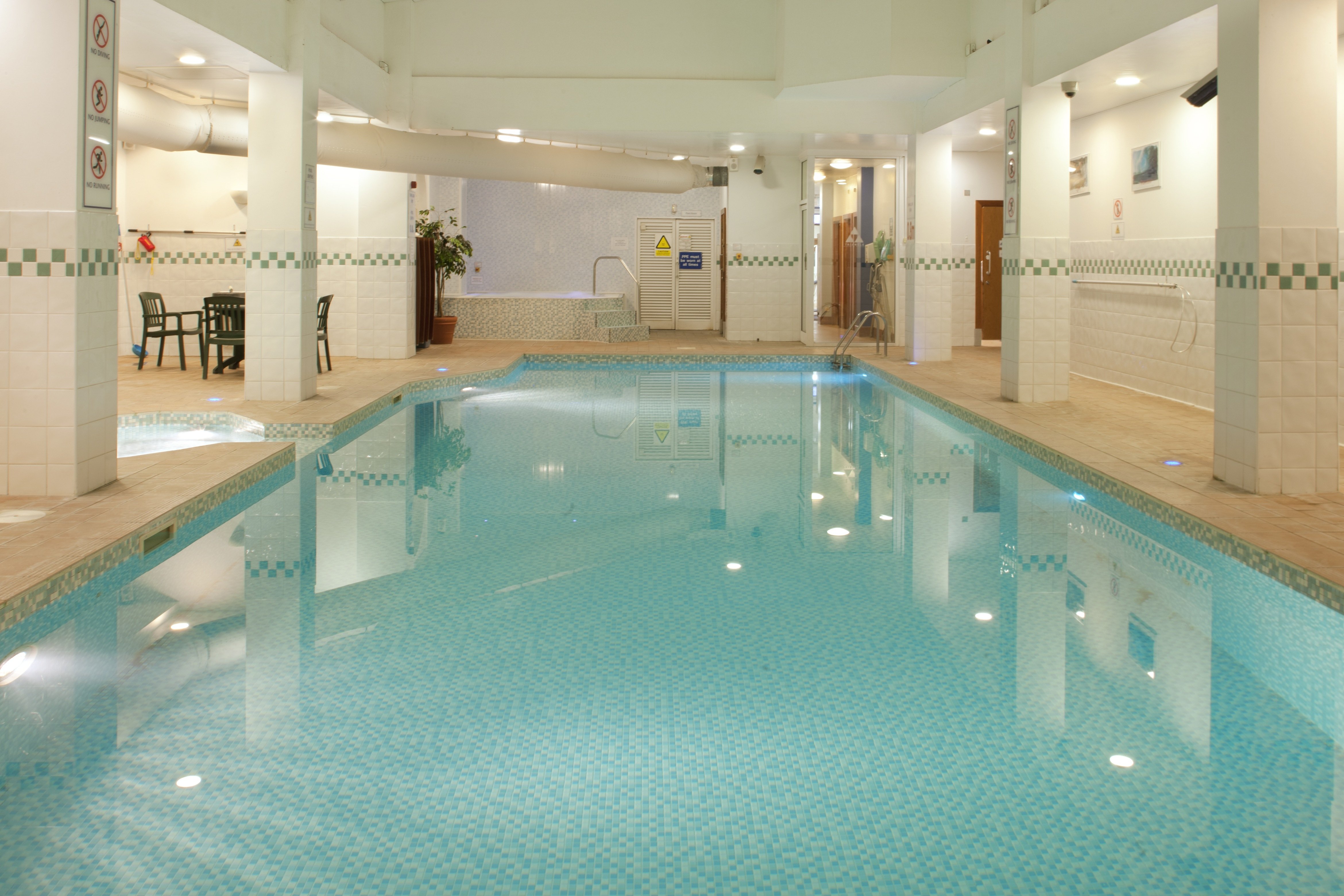 Holiday Inn Corby 33/77
