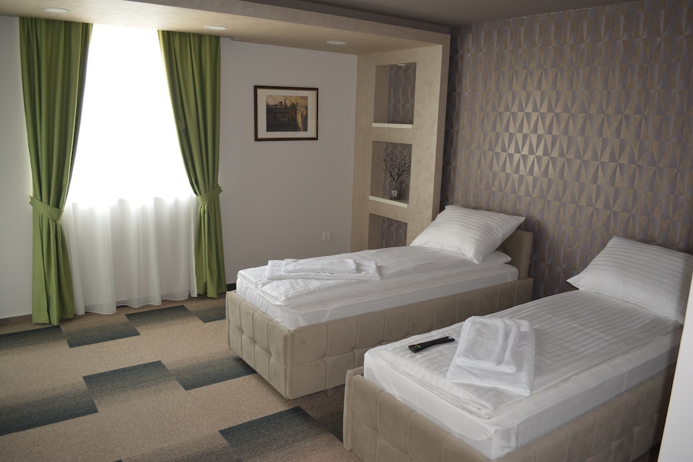 Hotel River 19/53