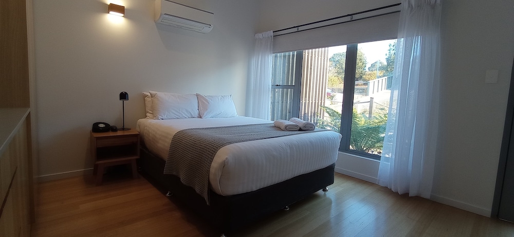 Rosevears Hotel 8/50