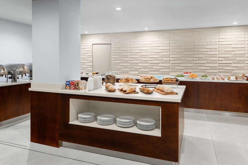 Delta Hotels by Marriott San Jose Aurola 9/50