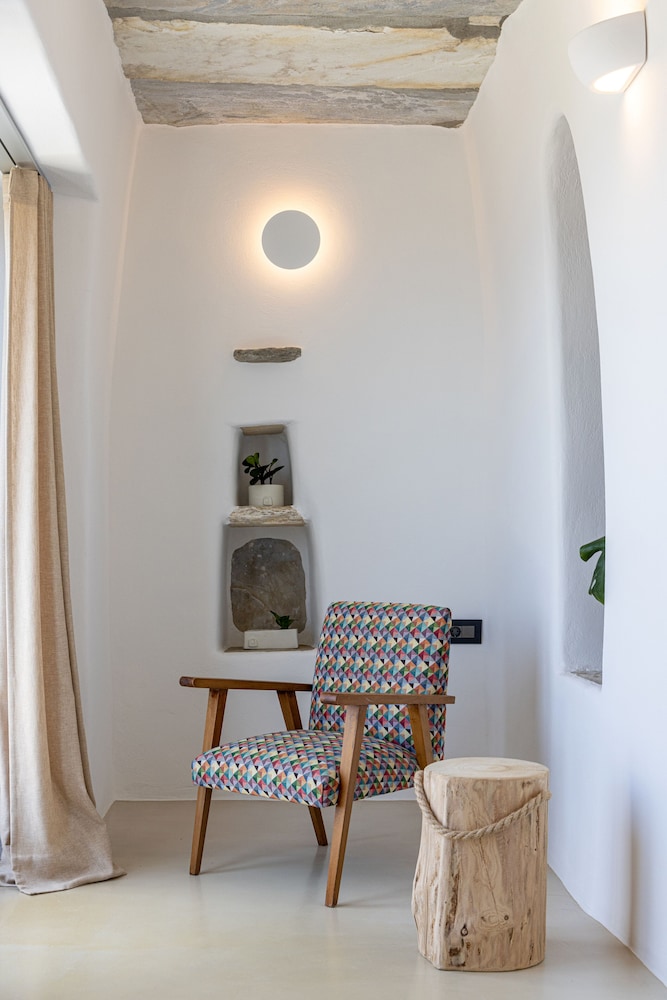Living Theros Luxury Suites 27/50