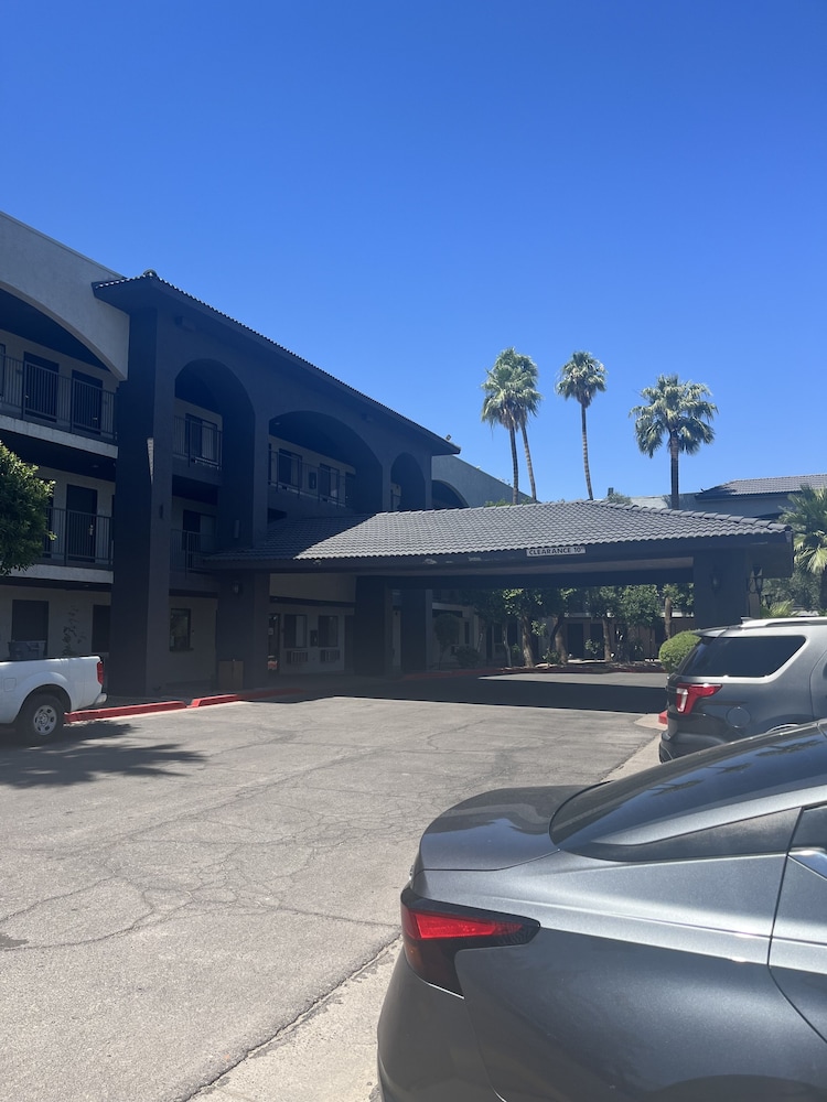 Ocotillo Apartments & Hotel 32/40