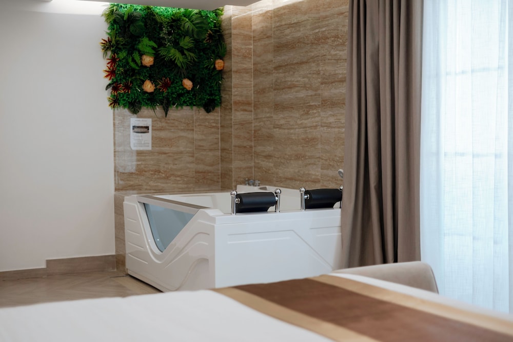 Fafa Premium Hotel 12/70
