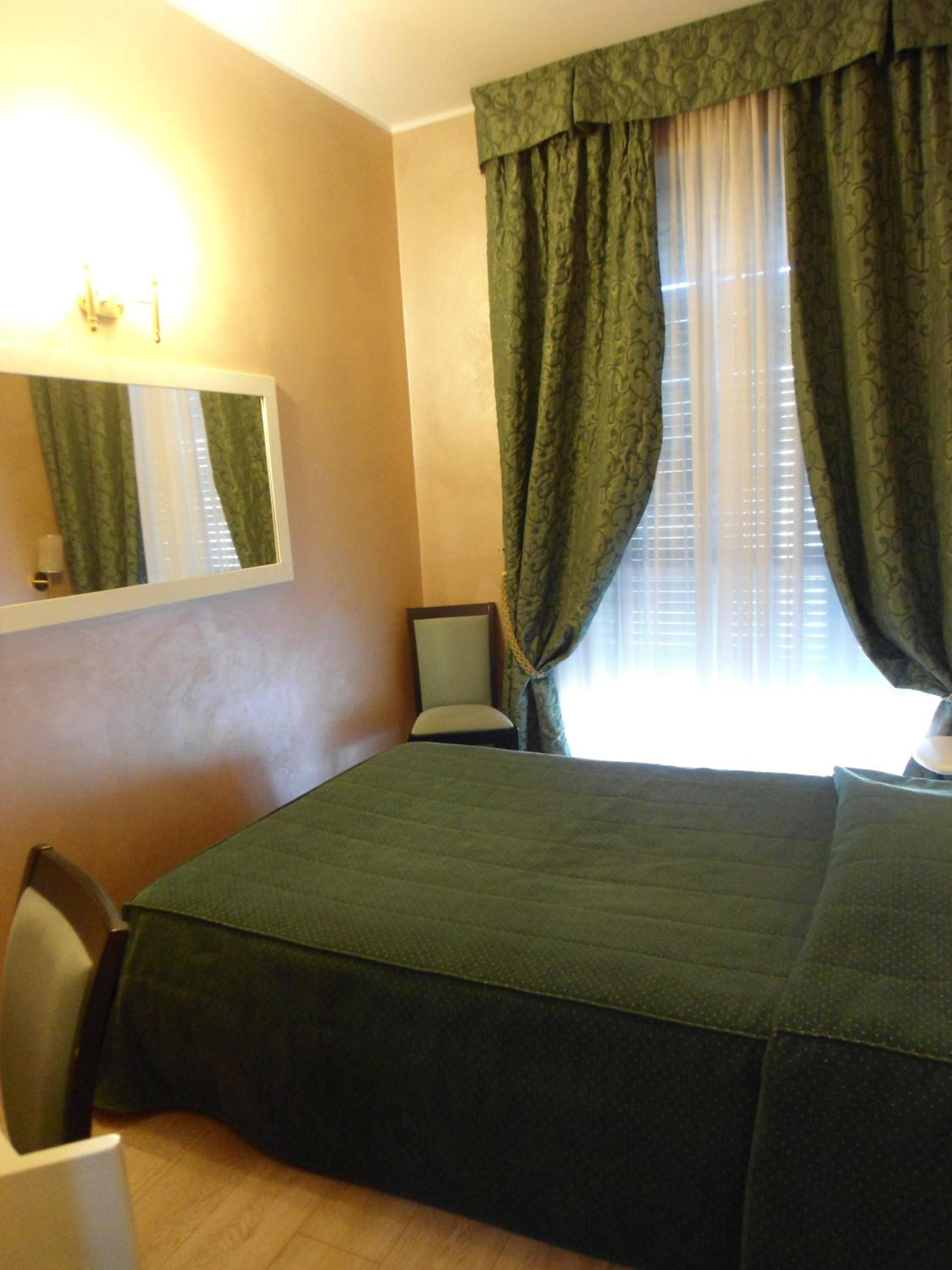 Room, Single, Continental 2/6