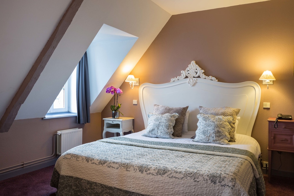 HOTEL ARVOR 12/36