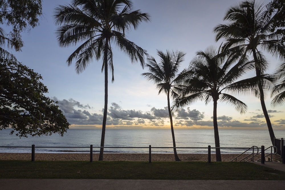 Coral Sands Beachfront Resort 48/59