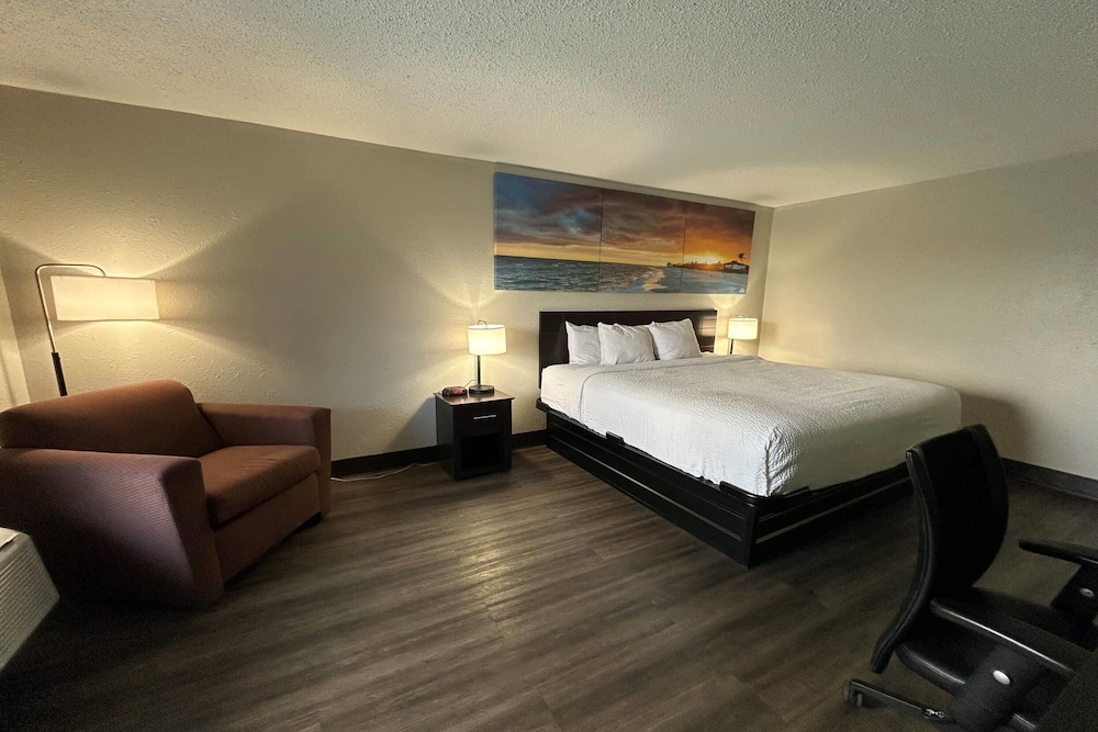 Days Inn By Wyndham Savannah Airport 10/19