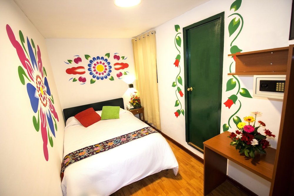 ROOM, SINGLE
