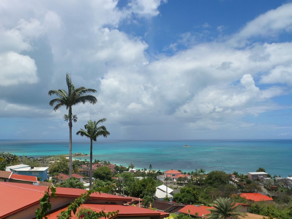 TRADE WINDS HOTEL 38/69