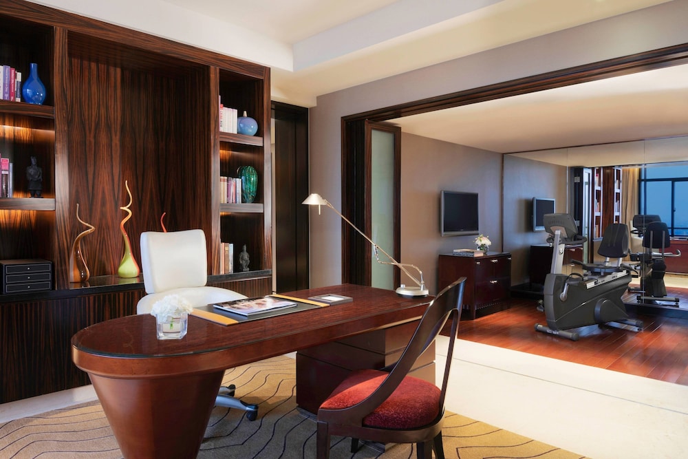Portman Ritz Carlton 36/43