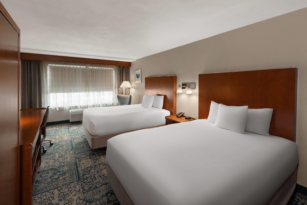 Deluxe, 2 Queen Beds, Accessible
