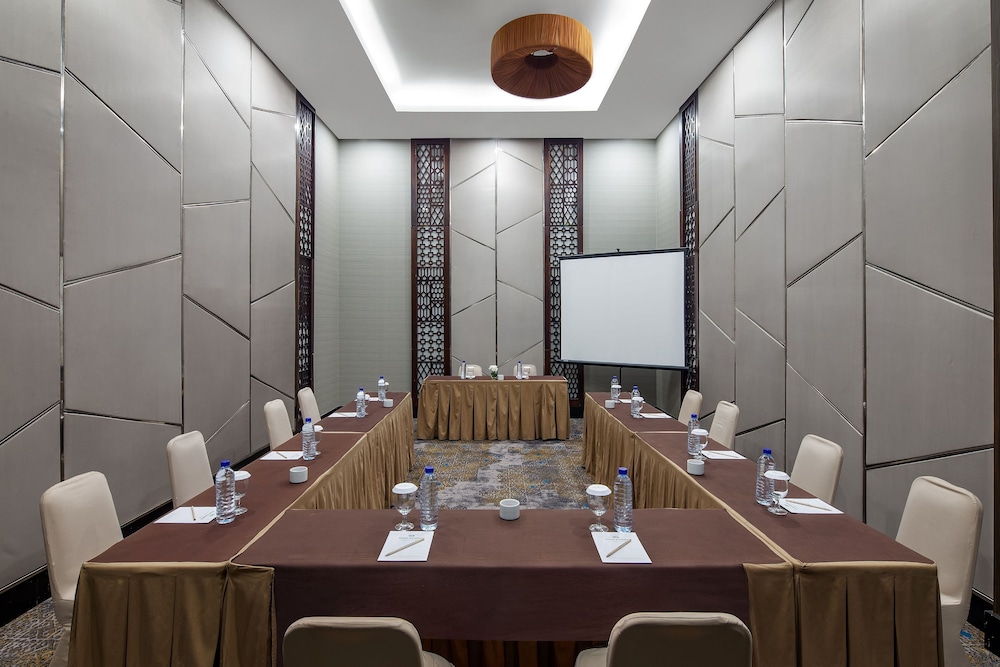 Hotel Santika Mataram 64/70
