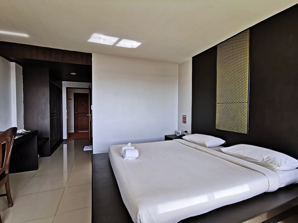Nana Buri Hotel 20/38