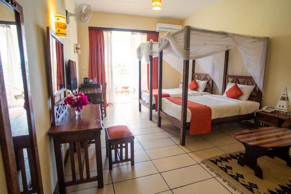 Room, Twin Beds, Garden View