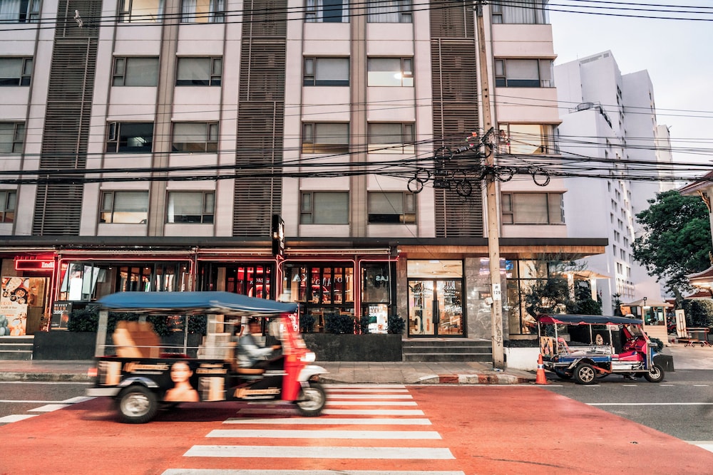 56 Surawong Hotel Bangkok 62/66