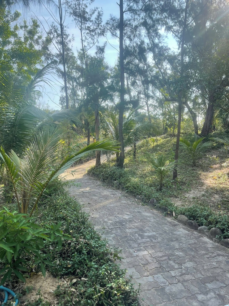 Lang Co Beach Resort 37/50