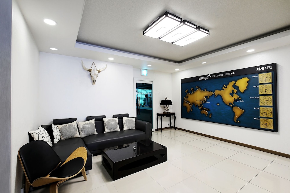 White Tourist Hotel 15/24