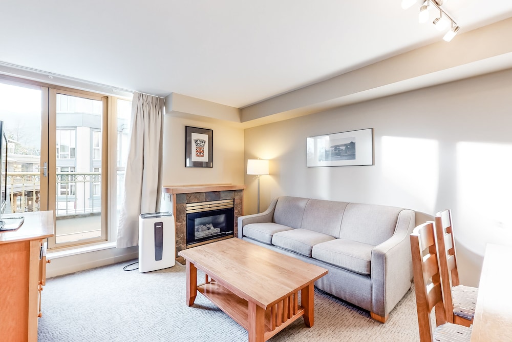 Whistler Peak Lodge 40/53