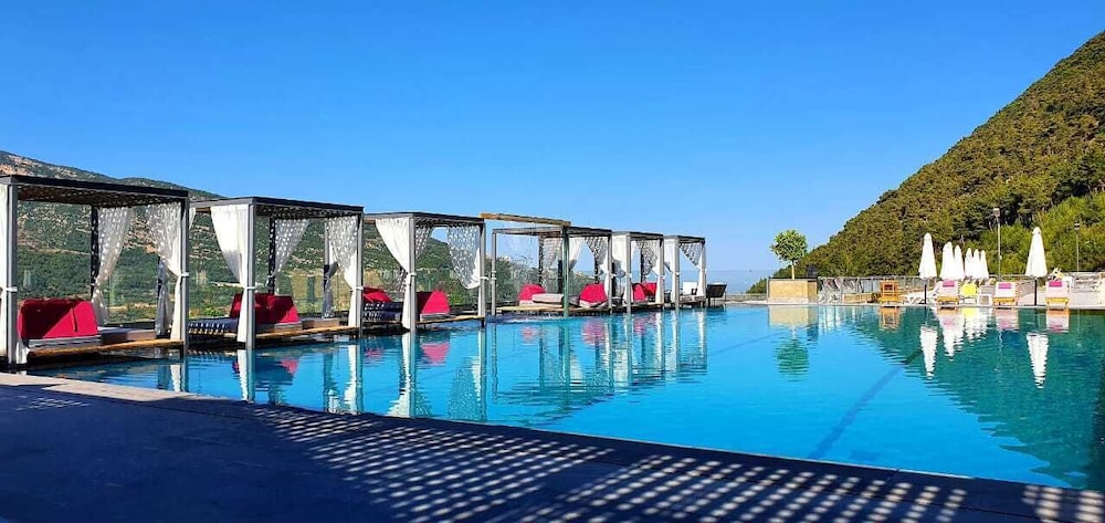 LE TOURNANT HOTEL & RESORT 2/54