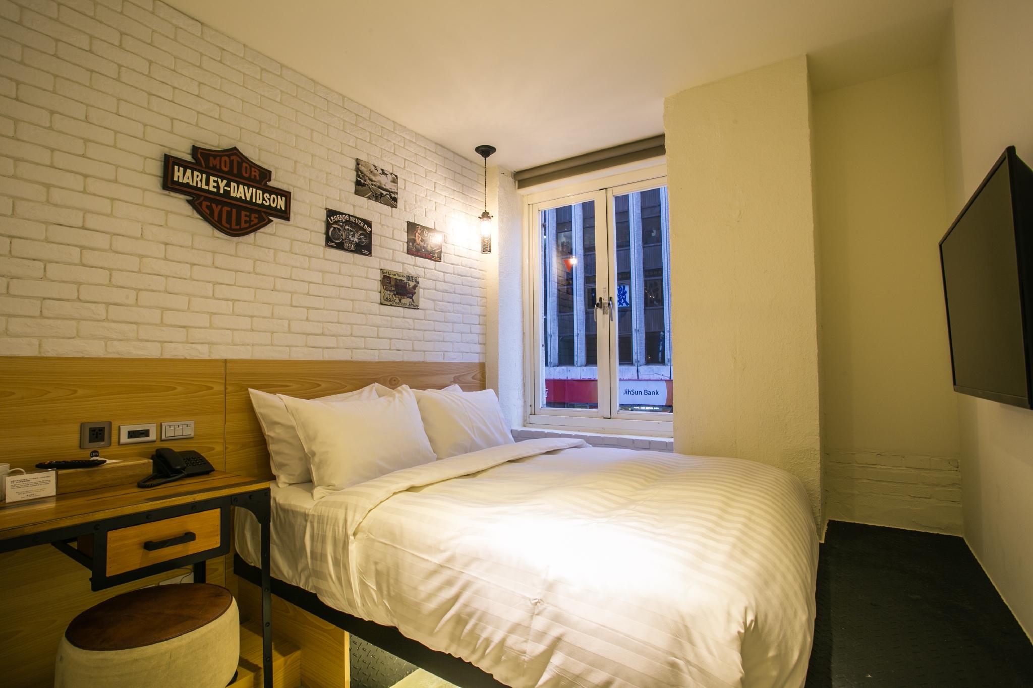 DELUXE, DOUBLE BED