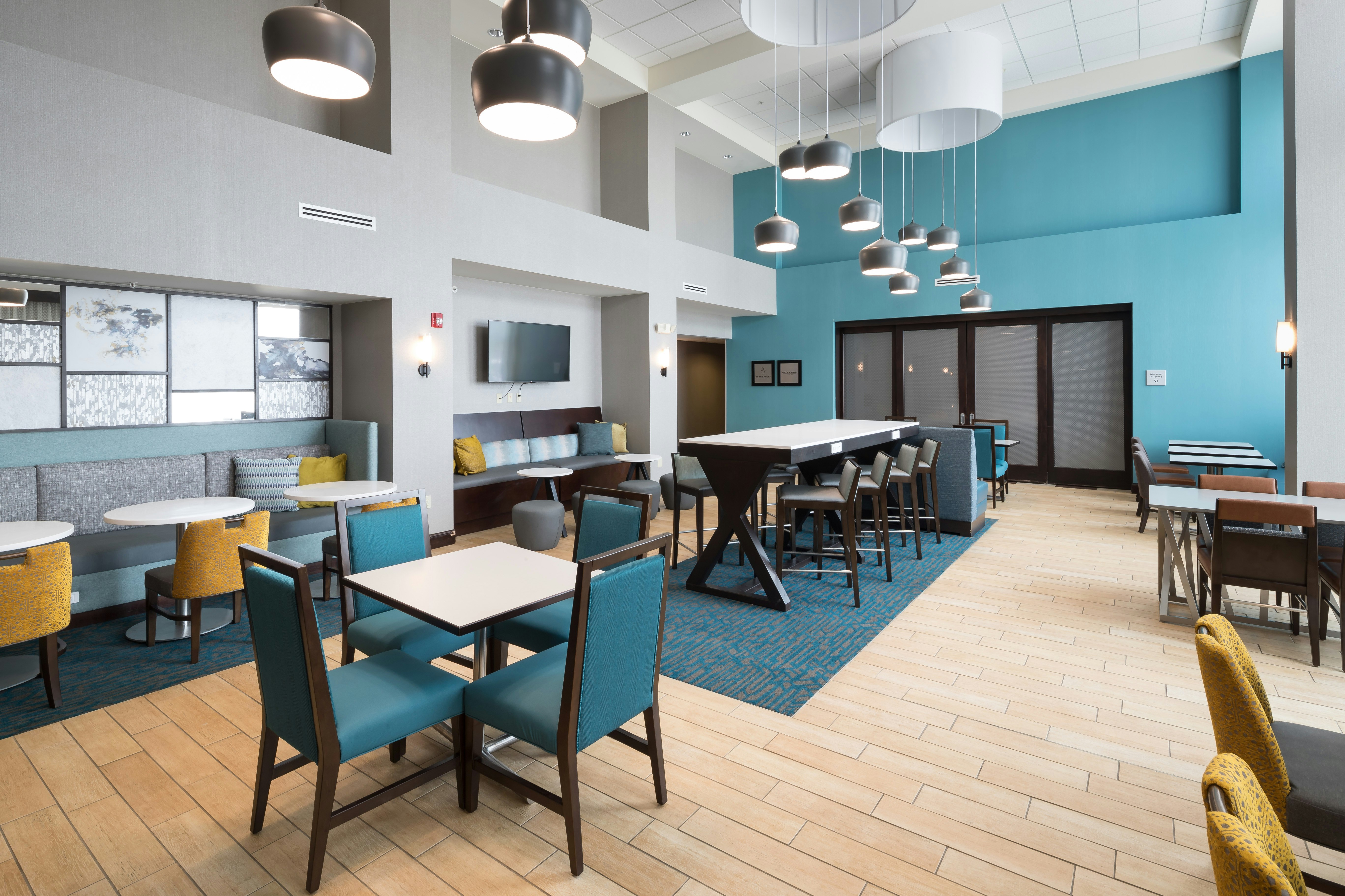 Hampton Inn And Suites Rochester North 32/42