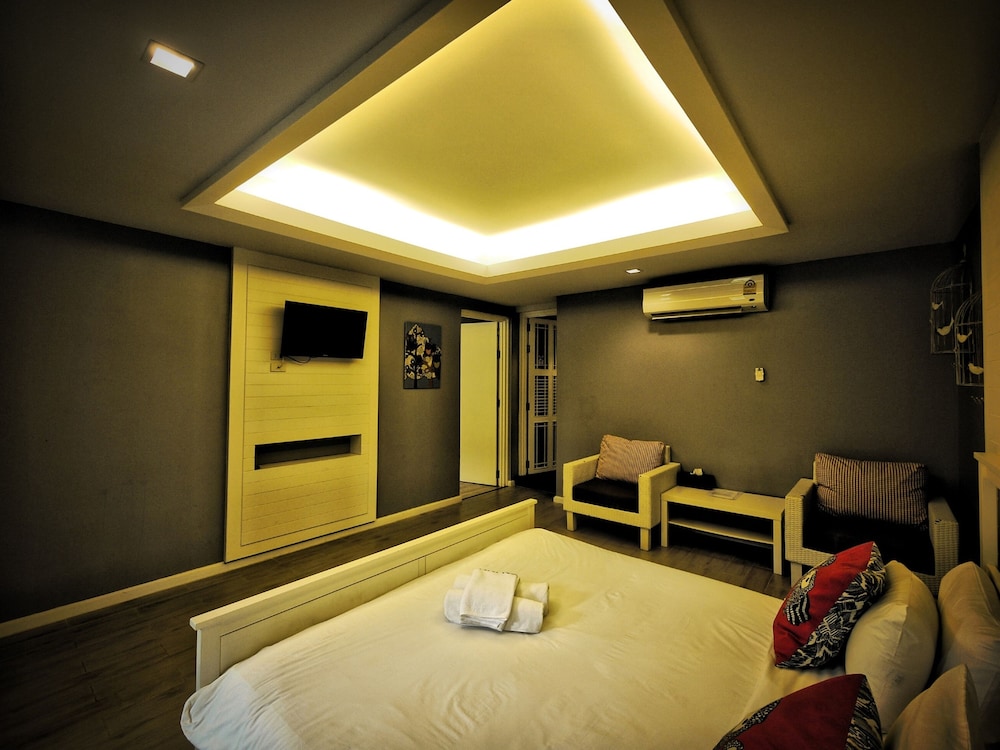 Paragon Inn 30/63