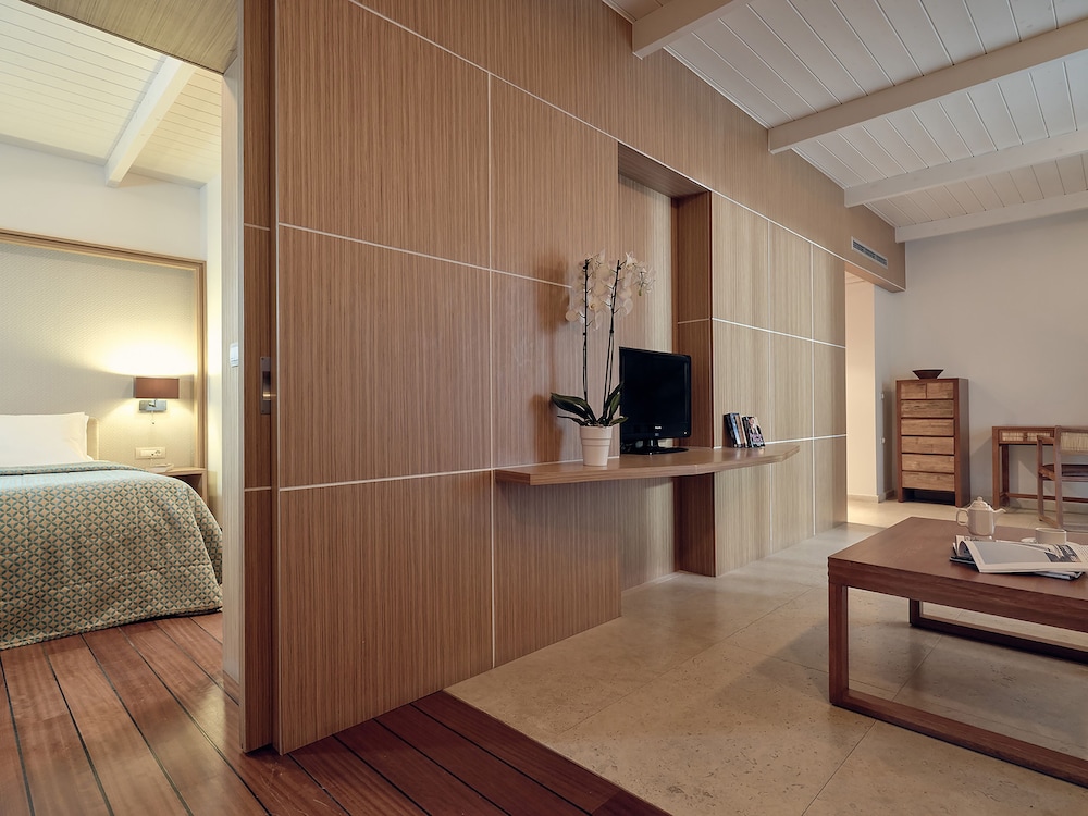 Pilot Beach Resort 33/78