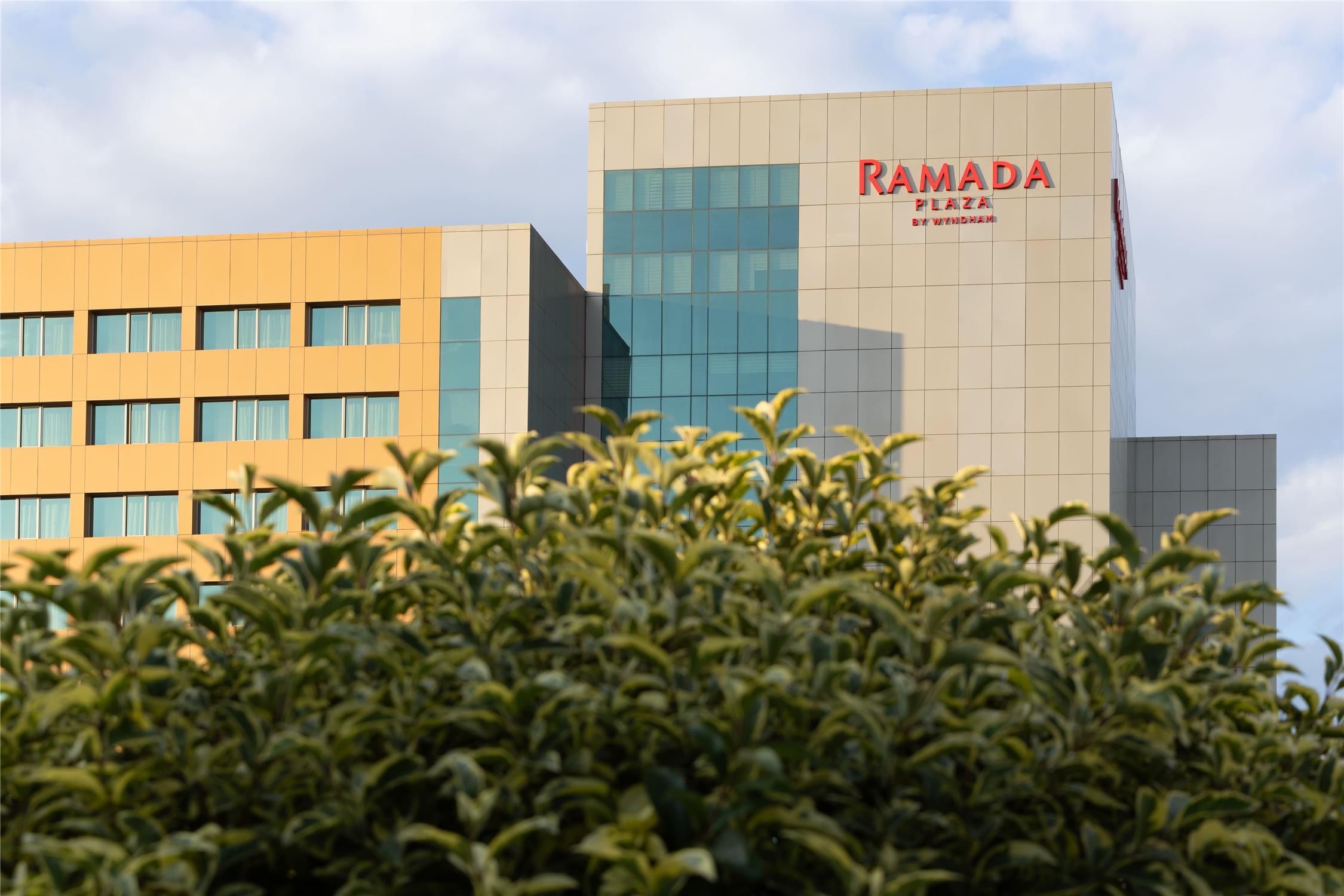 Ramada Plaza by Wyndham Gence 6/49