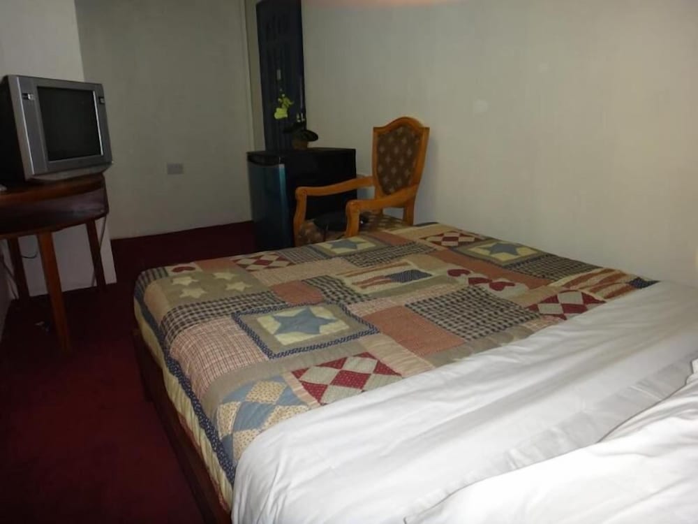 Ed Scob Suites 16/25