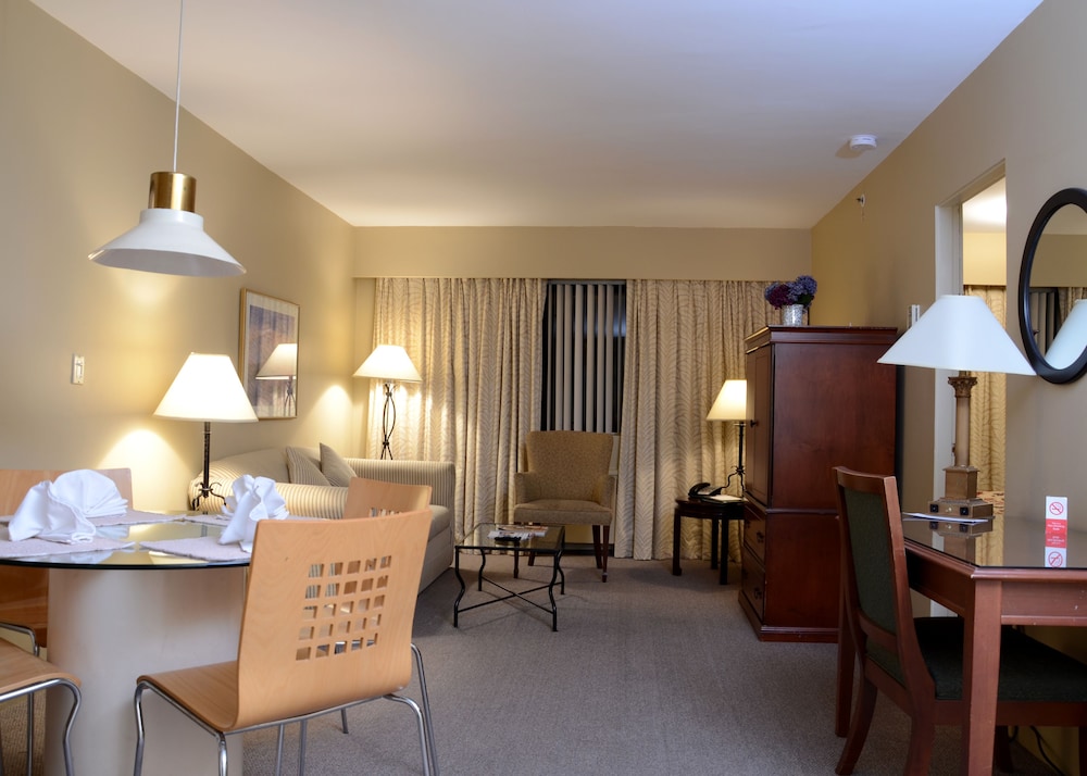 The Rosellen Suites At Stanley Park 62/74